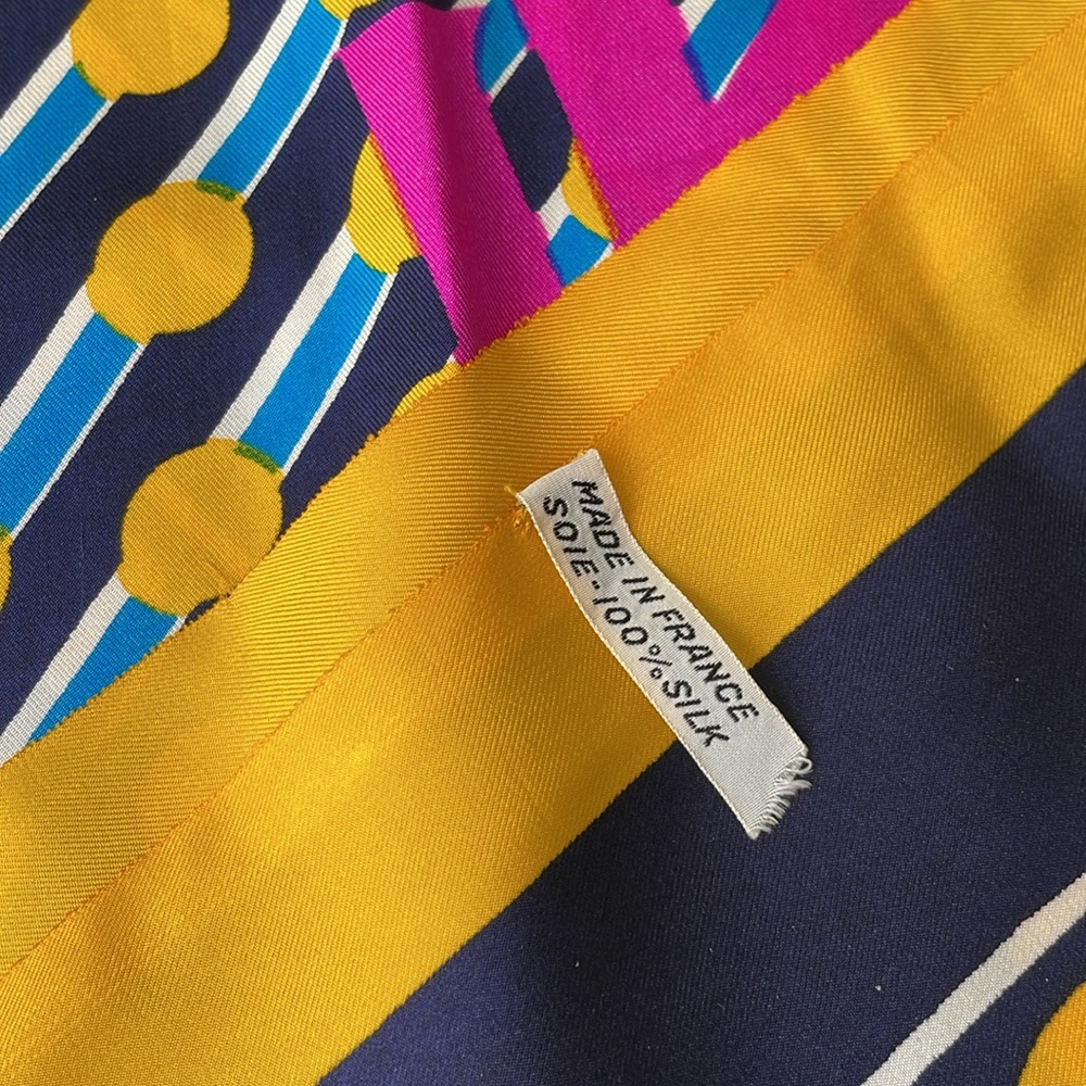 New vintage 70’s multicolored Yves Saint Laurent large silk scarf - Picture 4 of 7